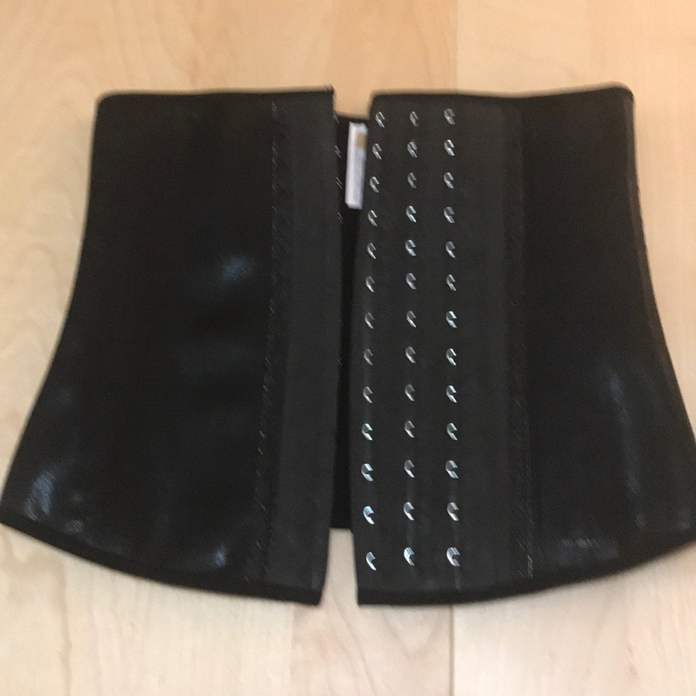 Ann Chery 3 Hook Black Metallic Waist Cincher